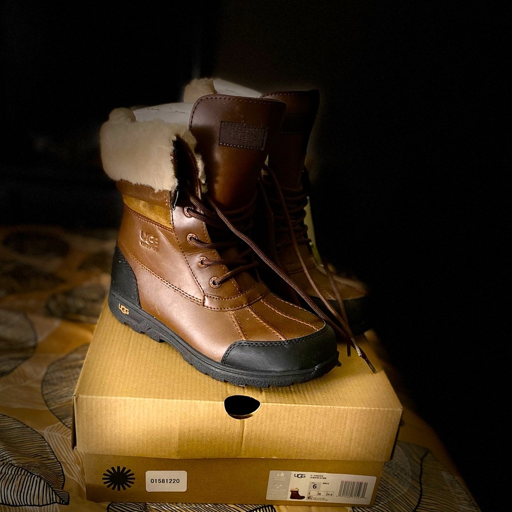 UGG® Butte II Boot -  Big Kid - Chocolate